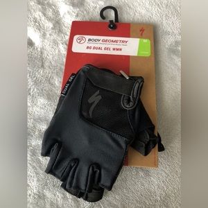 Specialized Women's Body Geometry Dual-Gel Cycling Gloves. Black. Size Medium